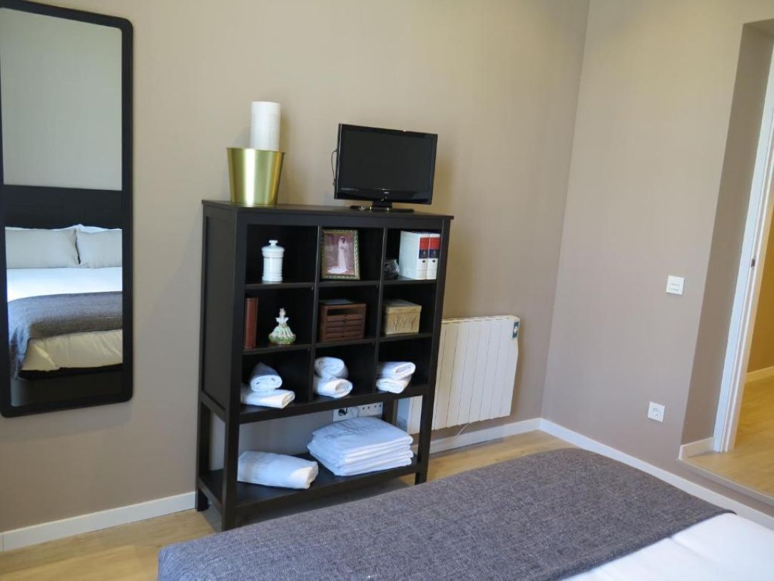Spacious 4-bedroom Condo In Tranquil Alcalá De Henares -One-bedroom Apartment - Alcala de Henares