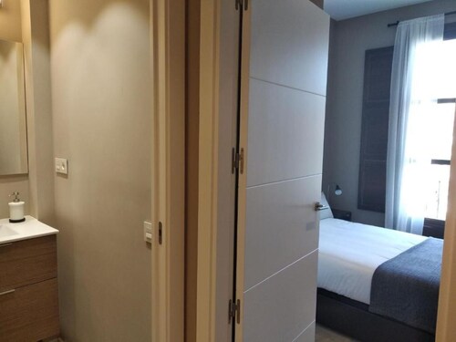 Spacious 4-bedroom condo in tranquil Alcalá de Henares -One-Bedroom Apartment