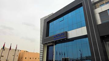 المنشأة من الخارج