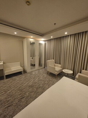 Deluxe Room | Minibar, individually decorated, individually furnished, desk - Palette Ninty (Riyadh)