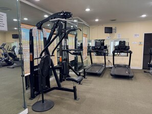 Fitness facility - Cozy 2-bedroom/2 bath Condo in beautiful Ft Myers Florida. Many amenities! (Fort Myers)