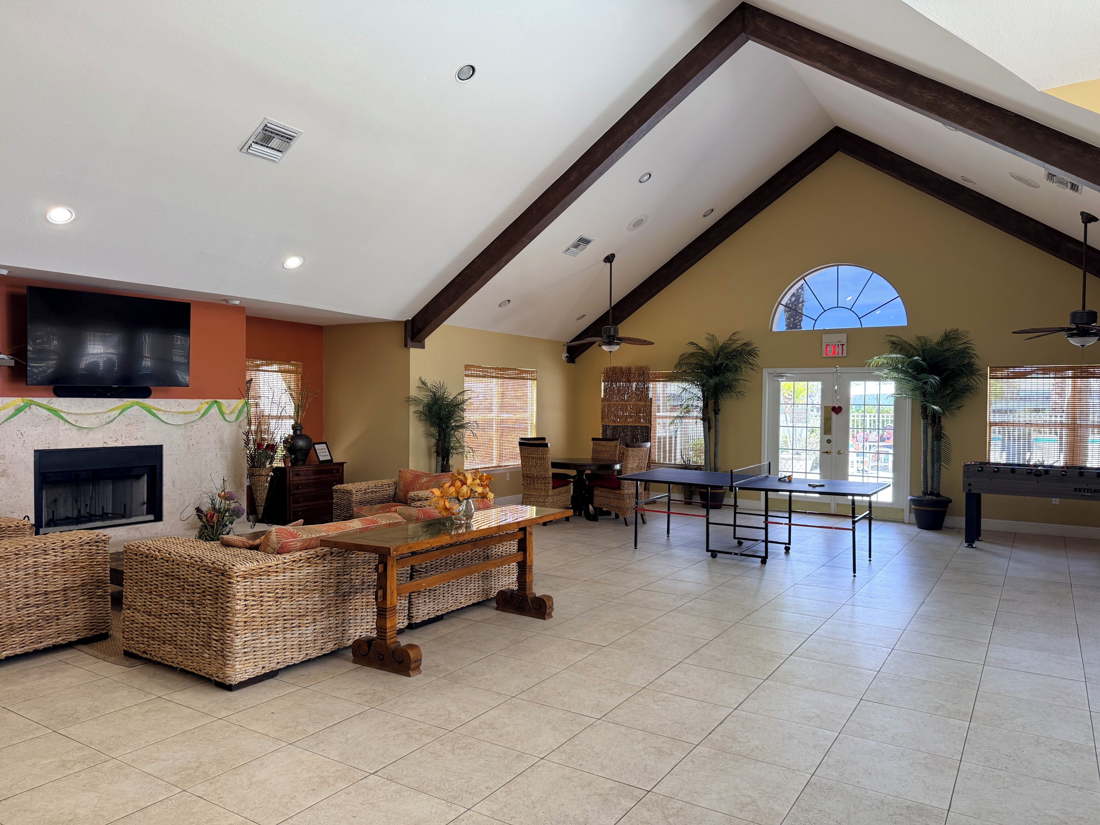 Cozy 2-bedroom/2 Bath Condo In Beautiful Ft Myers Florida. Many Amenities! - Fort Myers, FL