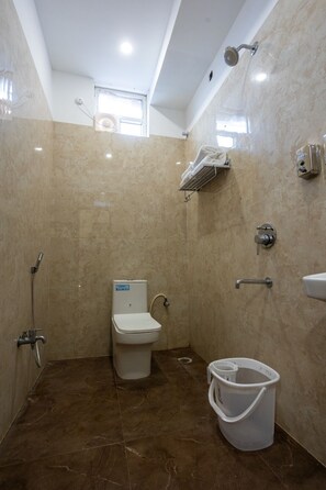 Club Double Room | Bathroom - Hotel V Grand (Hyderabad)