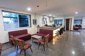 Lobby - Hotel V Grand (Hyderabad)