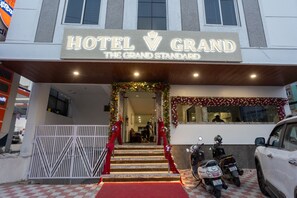 Exterior detail - Hotel V Grand (Hyderabad)
