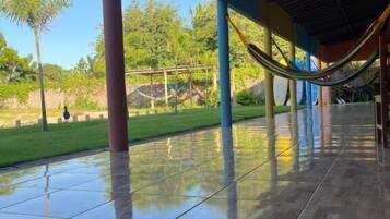 Quarto duplo clássico, vista para o jardim | Área da propriedade