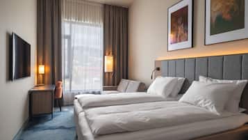 Superior Twin Room, Non Smoking | In-room safe, desk, laptop workspace, blackout drapes