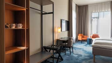 Superior Room, Non Smoking | In-room safe, desk, laptop workspace, blackout curtains