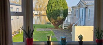 호숫가 전망과 주차 공간이 있는 샬레, 6명 숙박 가능