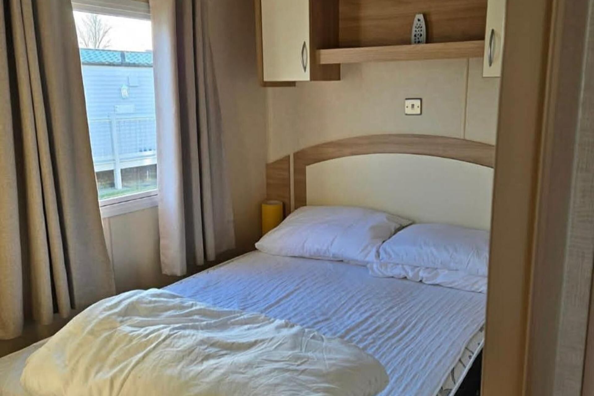2 bedrooms, bed sheets
