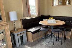 Dining - Chalet Sleeps 6 With Lake Views Parking (Skegness)