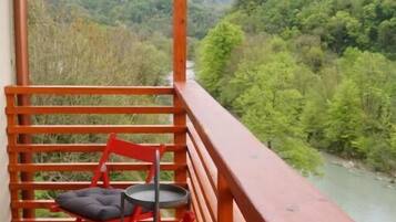 Maison, vue fleuve | Enceinte de lâhĂ©bergement