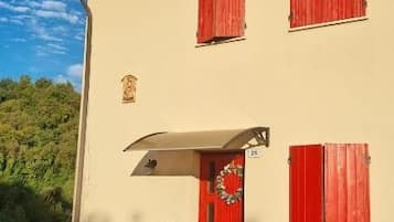 Casa, vista al río | Detalle exterior