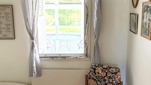 A room with a window, a small table, and a chair. - 4 Star Holiday Home in Sorunda (Sorunda)