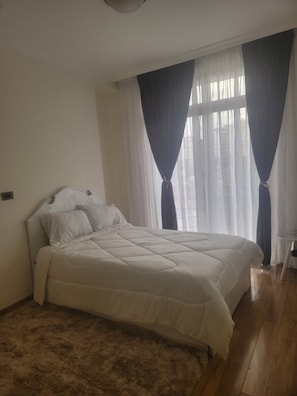 5 Schlafzimmer, Bügeleisen/Bügelbrett, WLAN