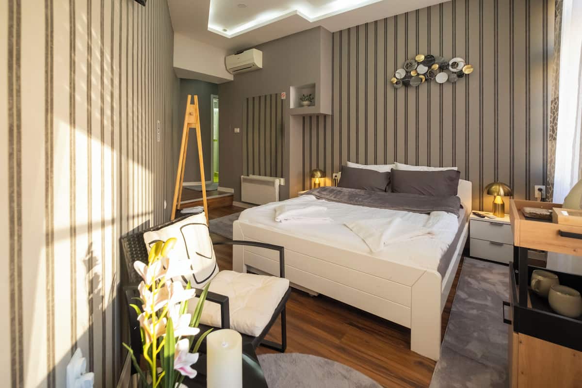 Deluxe Tek Büyük Yataklı Oda, Şehir Manzaralı | Ses yalıtımı, ütü/ütü masası, ücretsiz kablosuz İnternet