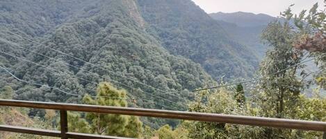 Kahden hengen huone (yksi tai kaksi sänkyä), vuoristonäköala | Ulkoalueet