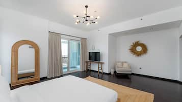 Luxury Apartment, 3 Bedrooms, Balcony, Partial Ocean View