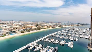 Apartemen Mewah, 3 kamar tidur, balkon, pemandangan laut sebagian | Balkon