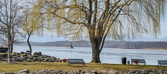 Walkable Stay Near Hudson River, Dining & Shopping