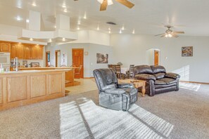 House (4 Bedrooms) | Interior