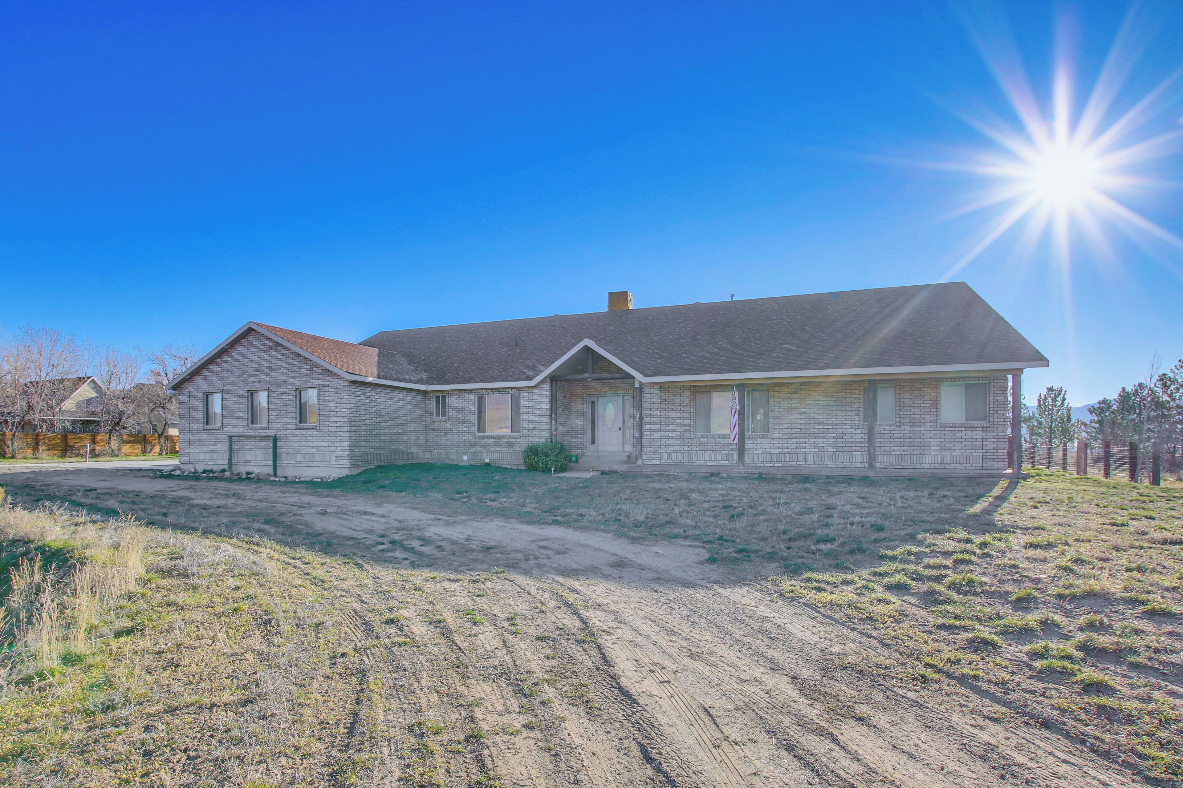 House (4 Bedrooms) | Front of property