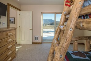 3 bedrooms, iron/ironing board, travel cot, free WiFi