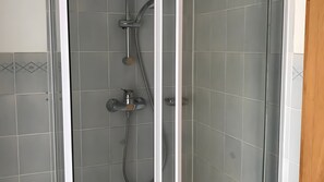 Bathroom - Apartment No. 2 for 3–4 Guests (36 m²) in Dahme (Dahme)