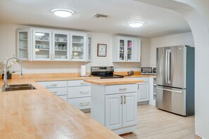 Interior - 3 Mi to University of Arizona Campus! Group Escape (Tucson)