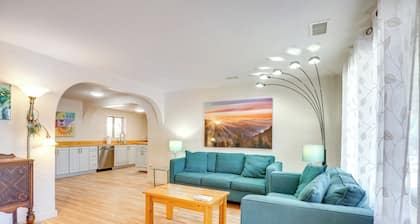 3 Mi to University of Arizona Campus! Group Escape