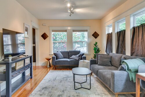 Main Street Retreat! Urban Cottage in Vancouver