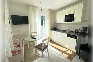茶具/咖啡用具、冰箱、微波炉、炉灶