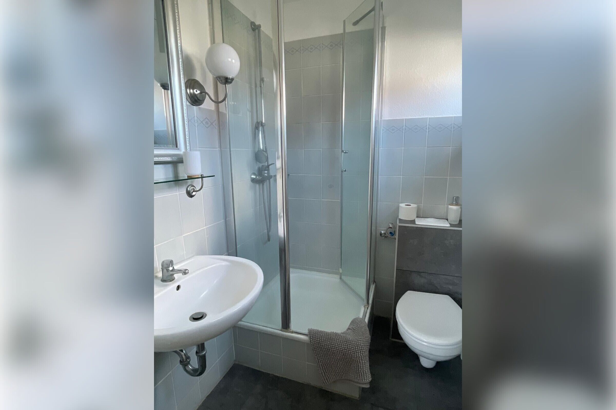 Dusche, Haartrockner, Handtücher