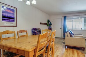 Interior - Steps to Lake Dillon & Main St! All-season Escape (Dillon)