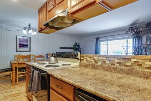 Interior - Steps to Lake Dillon & Main St! All-season Escape (Dillon)