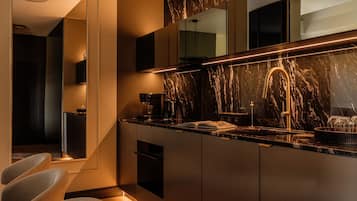 Executive Apartment, Bathtub | Private kitchen