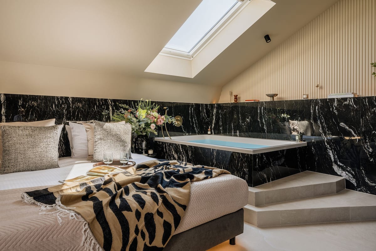 Executive Apartment, Bathtub