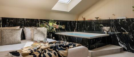 Appartement Exécutif, baignoire | Fer et planche à repasser, Wi-Fi gratuit, décoration personnalisée