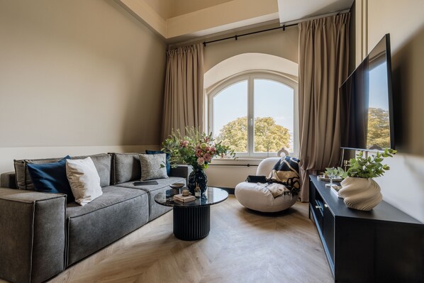 Apartamento executivo, banheira