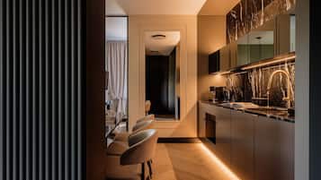Executive Apartment, Bathtub | Private kitchen