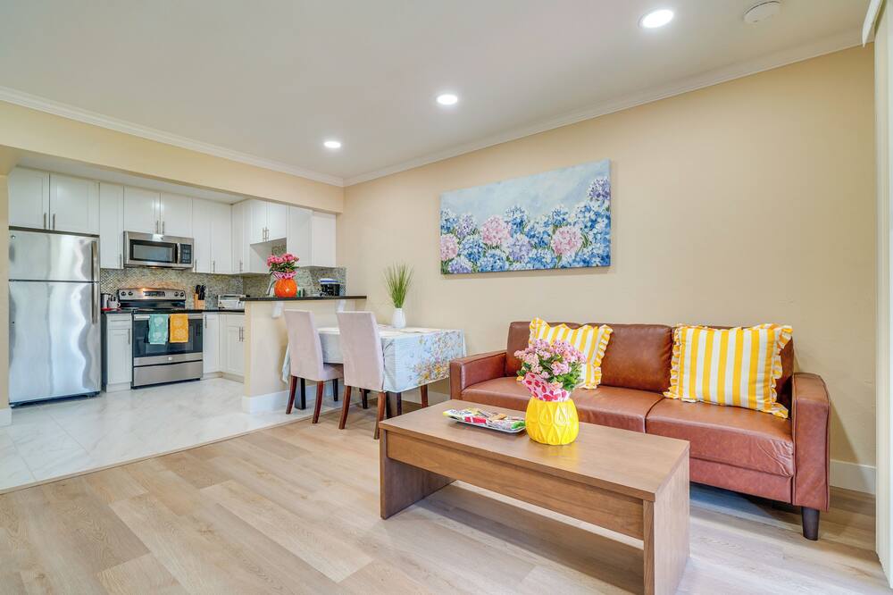 Walkable Pleasanton Condo Near Downtown w/ Balcony - Alameda County, CA