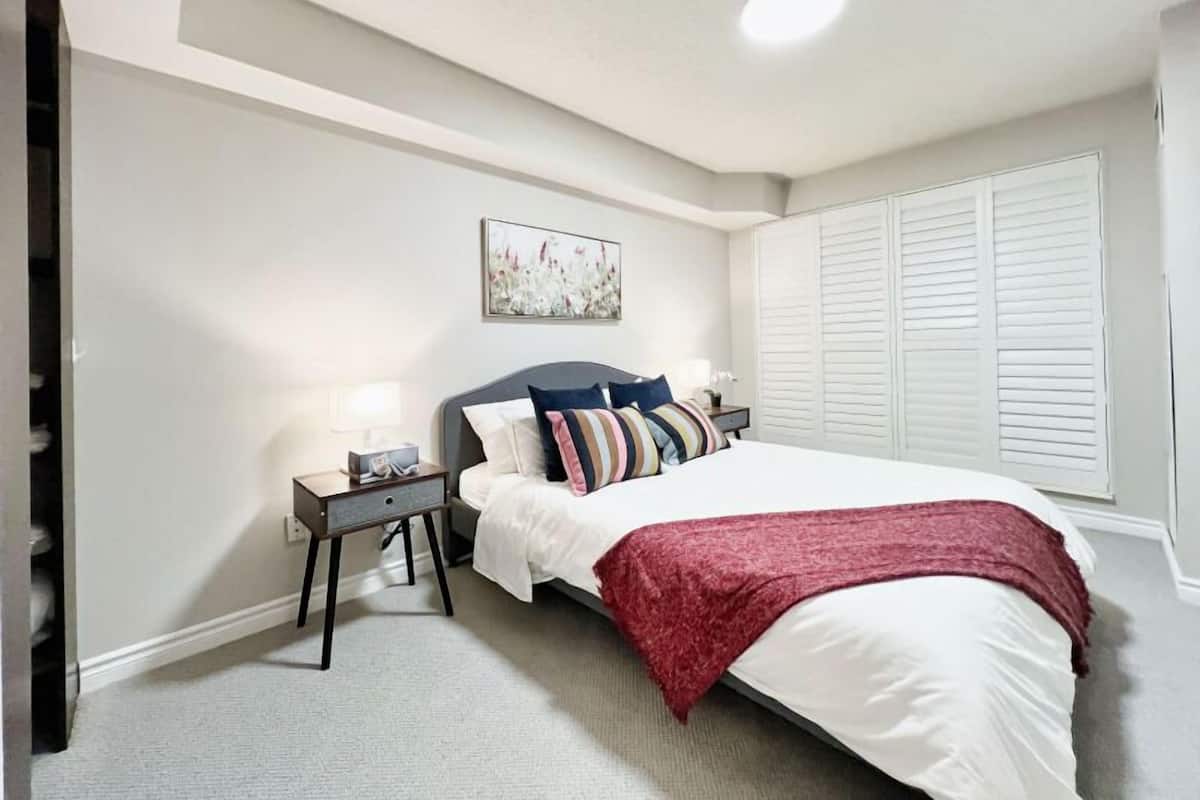 Traditional Suite, 1 Queen Bed with Sofa bed