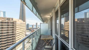 Suite Standar, 1 Tempat Tidur Double dengan tempat tidur Sofa | Balkon