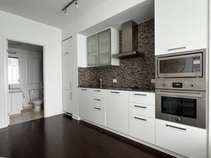 Basic Studio Suite, 1 Queen Bed | Private kitchen - Kensington Living - Toronto (Toronto)