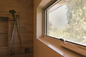 Shower, hair dryer, towels, soap - Escape to your Private Sanctuary Guesthouse Studio. (Coffs Harbour)