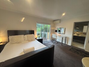 1 bedroom, iron/ironing board, WiFi, bed sheets - Escape to your Private Sanctuary Guesthouse Studio. (Coffs Harbour)