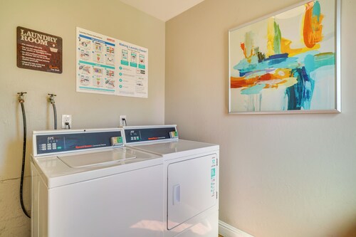 1 Block to Dtwn Pleasanton: Condo w/ Pool Access