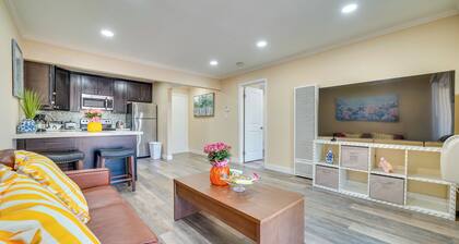 1 Block to Dtwn Pleasanton: Condo w/ Pool Access