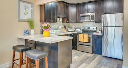 1 Block to Dtwn Pleasanton: Condo w/ Pool Access