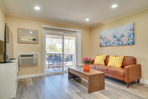 Interior - 1 Block to Dtwn Pleasanton: Condo w/ Pool Access (Pleasanton)